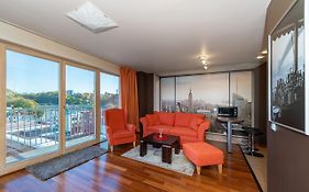 Panoramic City Centre Apartment By Polo Apartments